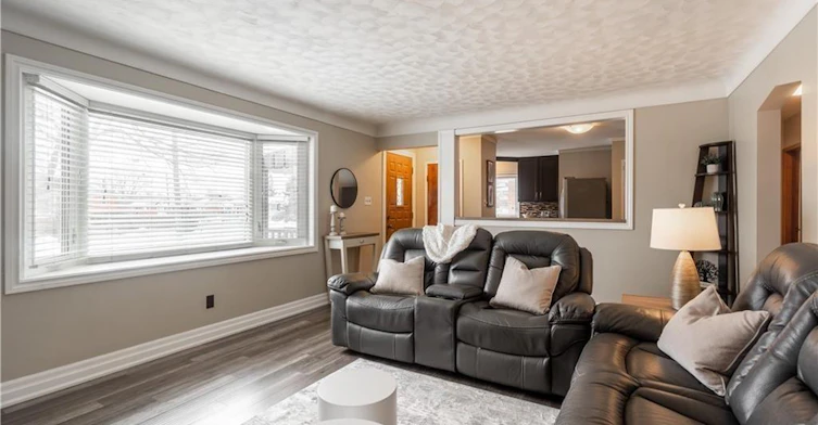 22 Fernwood Crescent, Hamilton, ON, L8T 3L1 - 4