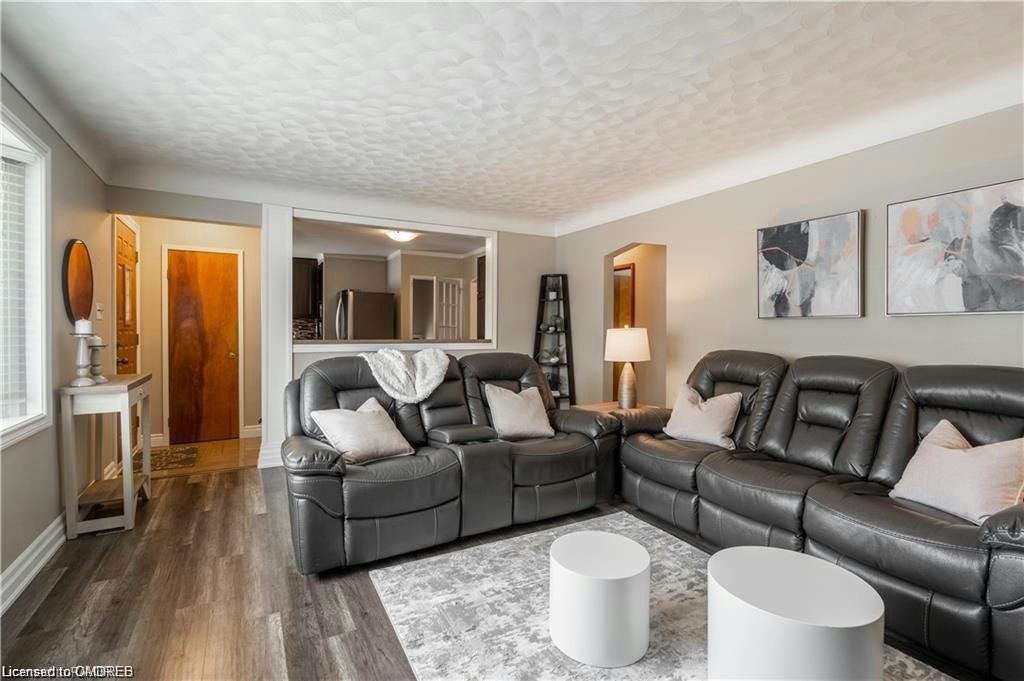 22 Fernwood Crescent, Hamilton, ON, L8T 3L1 3
