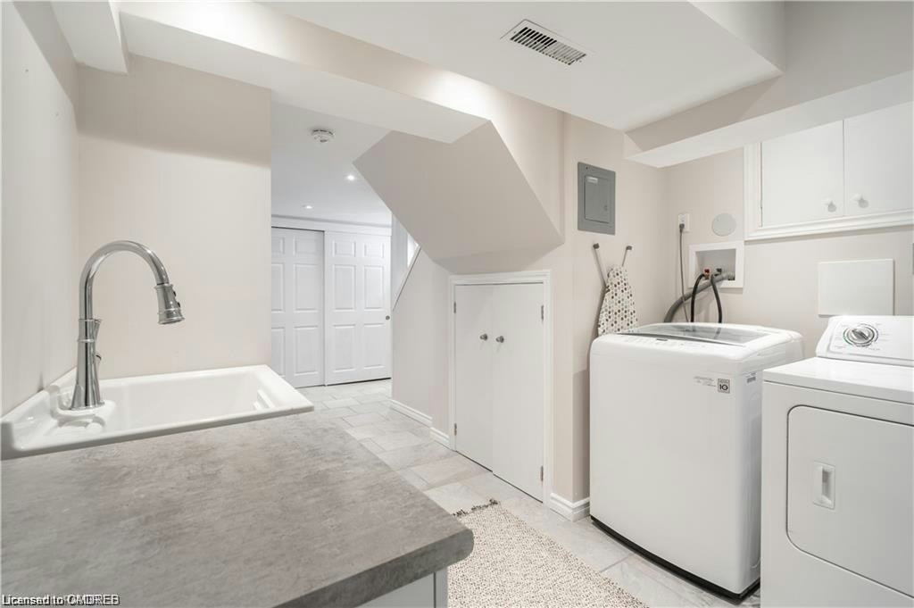 22 Fernwood Crescent, Hamilton, ON, L8T 3L1 - 22