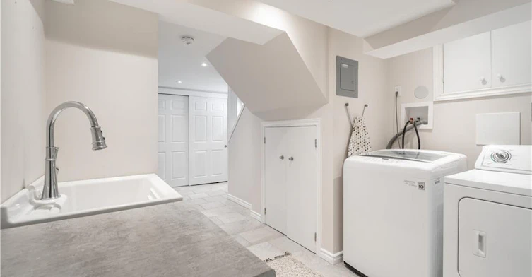 22 Fernwood Crescent, Hamilton, ON, L8T 3L1 - 22