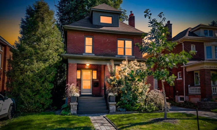 43 Rosslyn Avenue S