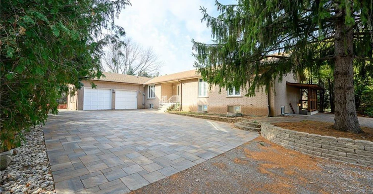 Lower # 2-347 York Road, Burlington, ON, L7R 3X5