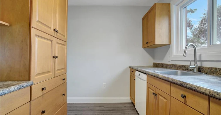 25-162 Jansen Avenue, Kitchener, ON, N2A 2L7 - 8