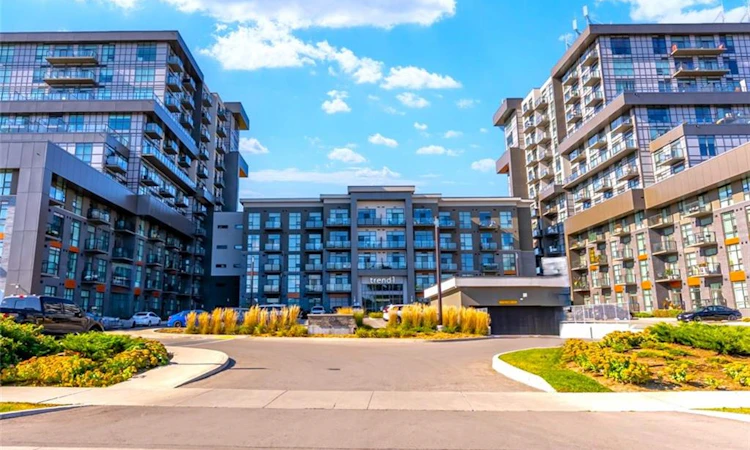516-450 Dundas Street E