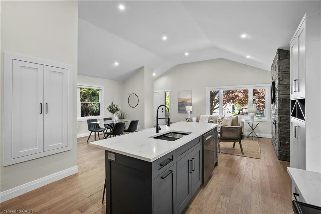 1041 Shepherd's Drive, Burlington, ON, L7T 3R4