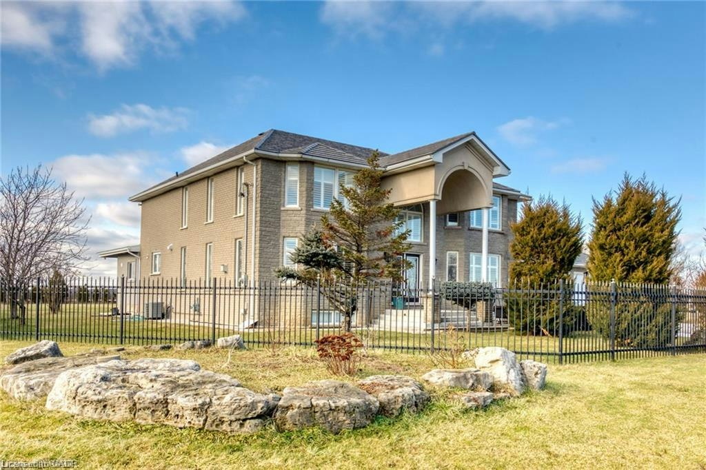 283 Second Road E, Hamilton, ON, L8J 3J1
