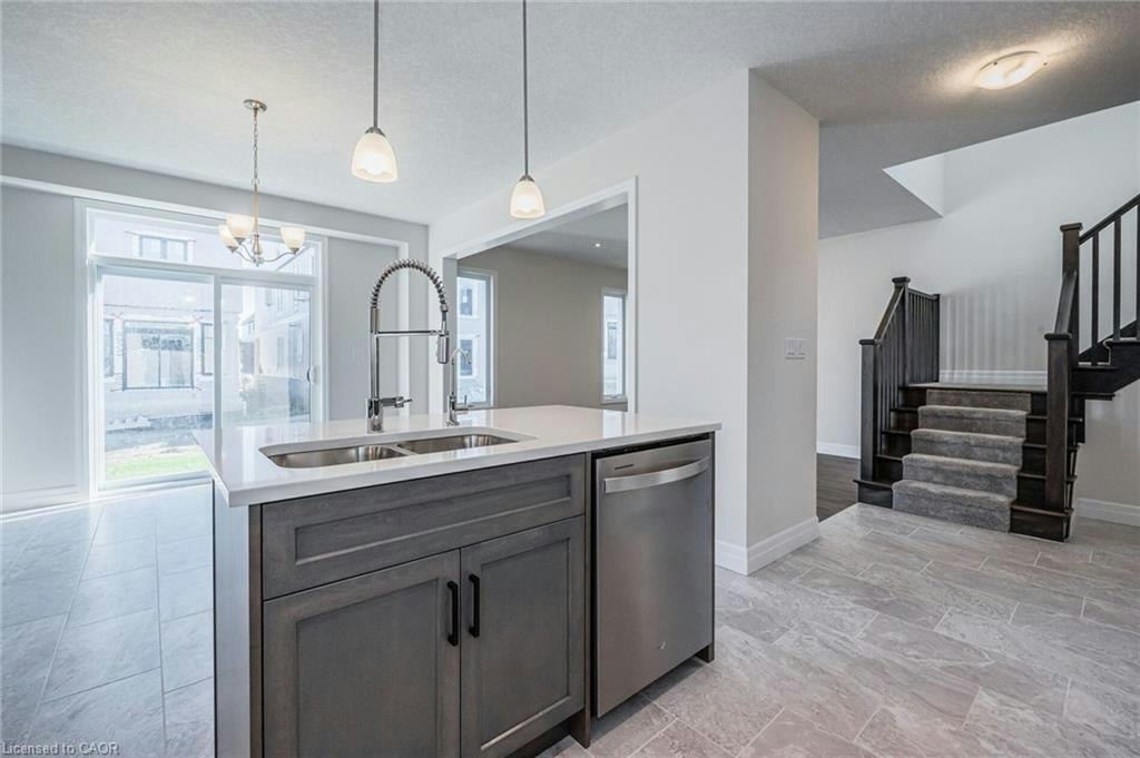 354 Beechdrops Drive, Waterloo, ON, N2V 0E8 - 6