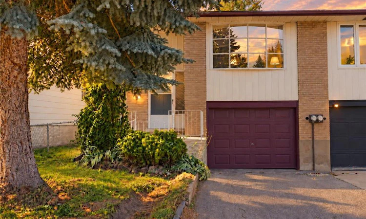 427 Lawrence Avenue