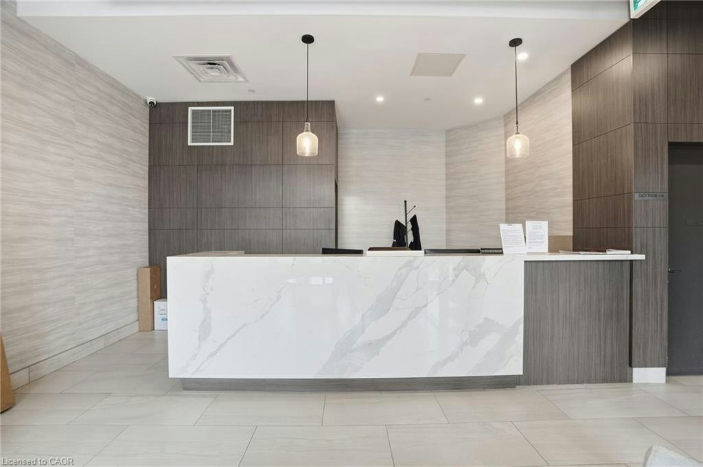 1201-550 North Service Road - 5