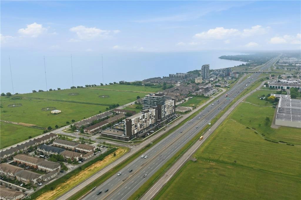 1201-550 North Service Road - 2