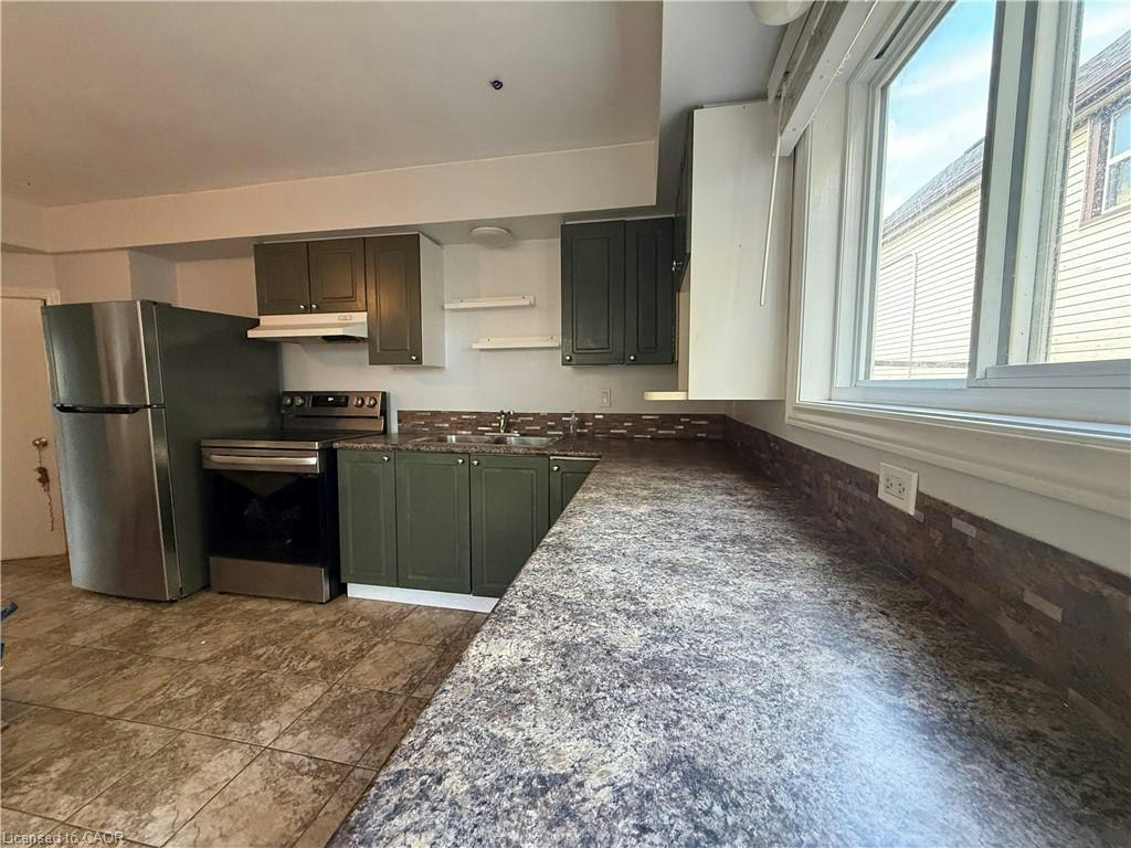 1087 Cannon Street E, Hamilton, ON, L8L 2J3 3