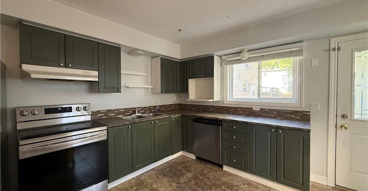 1087 Cannon Street E, Hamilton, ON, L8L 2J3 - 4