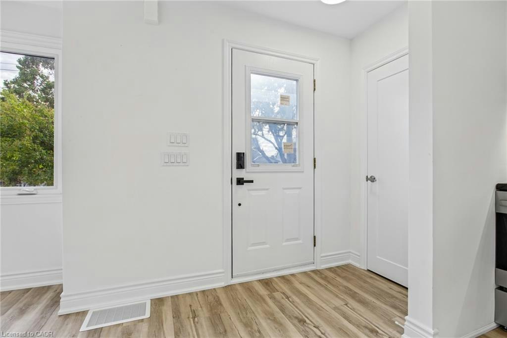Upper-156 East 36th Street, Hamilton, ON, L8V 3Z4 3