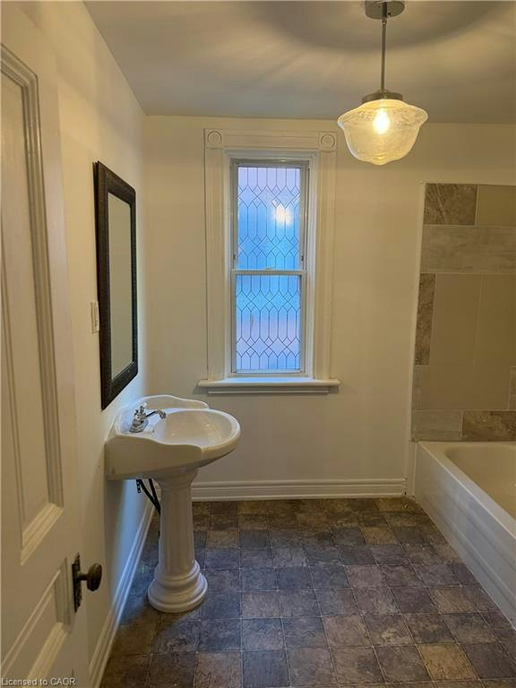MAIN-73 Sherman Avenue S, Hamilton, ON, L8M 2P8 - 29