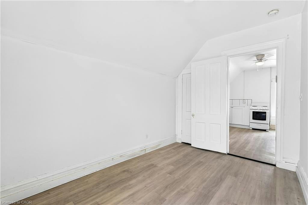 Upper-15 Warnock Street, Cambridge, ON, N1R 2A7 - 10
