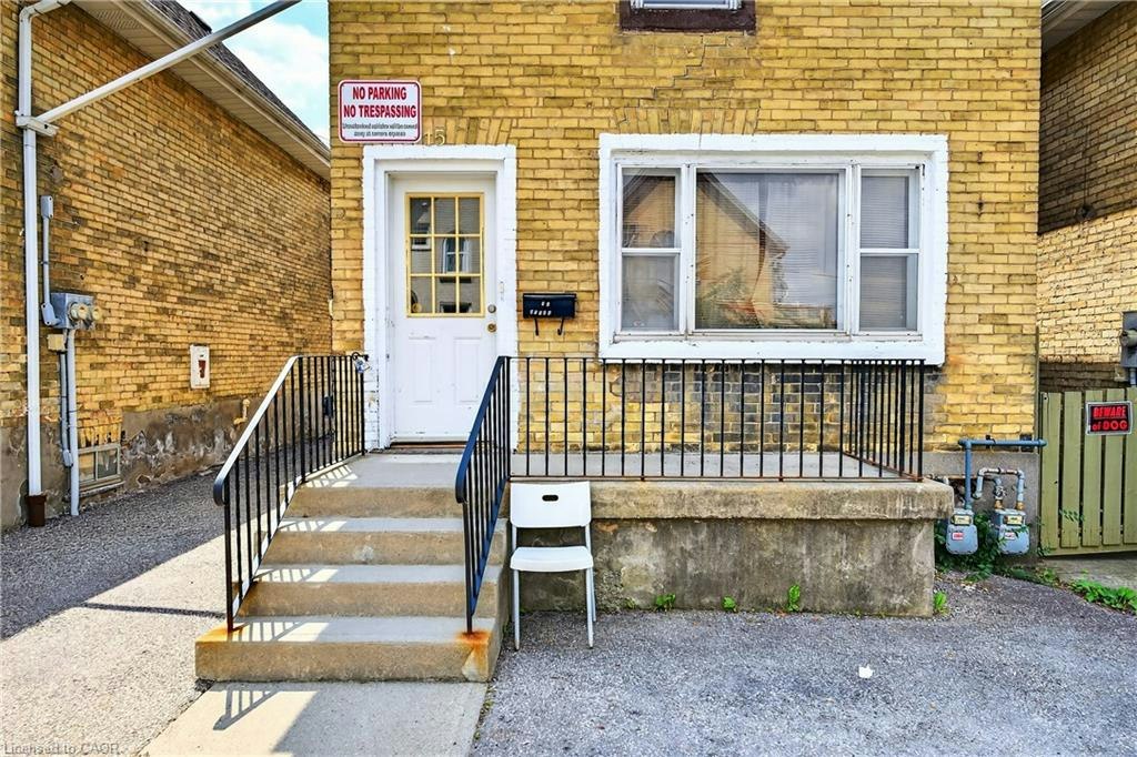 Upper-15 Warnock Street, Cambridge, ON, N1R 2A7 - 2