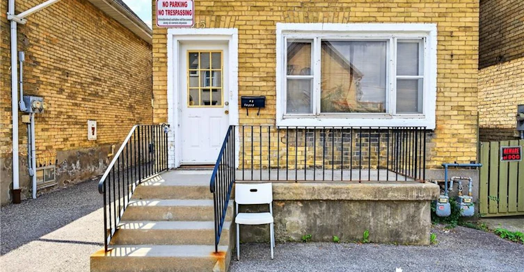 Upper-15 Warnock Street, Cambridge, ON, N1R 2A7 - 2