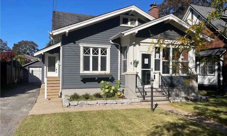 6 Nelles Boulevard
