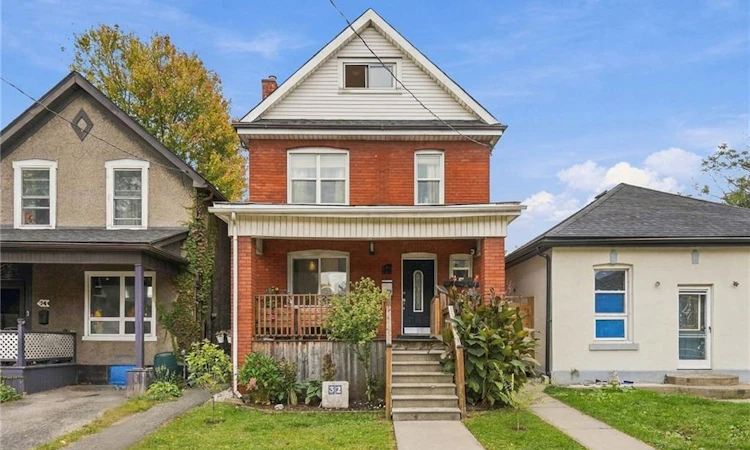 32 Oak Avenue