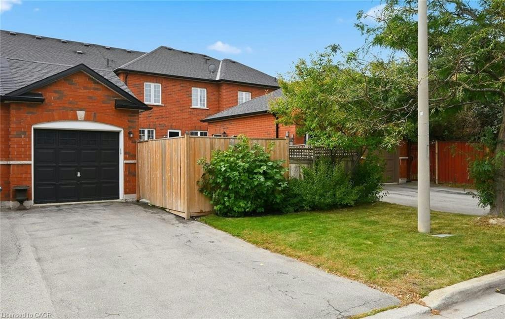 5035 Corporate Drive, Burlington, ON, L7L 7L5