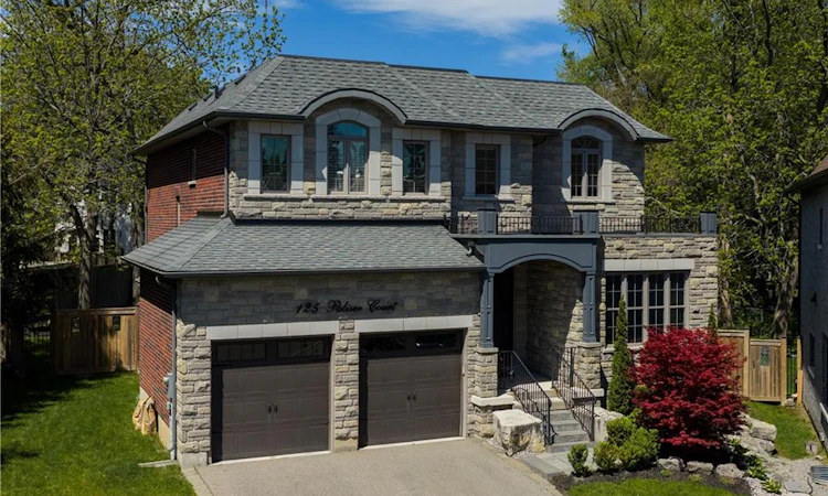 125 Paliser Court