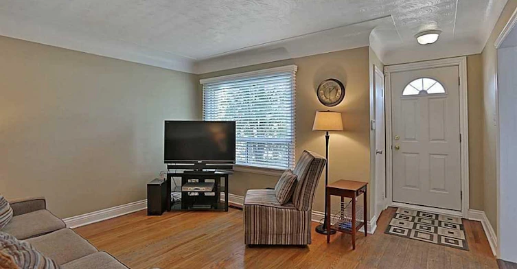 Upper Lvl-606 Brucedale Avenue E, Hamilton, ON, L8V 1P5 - 3