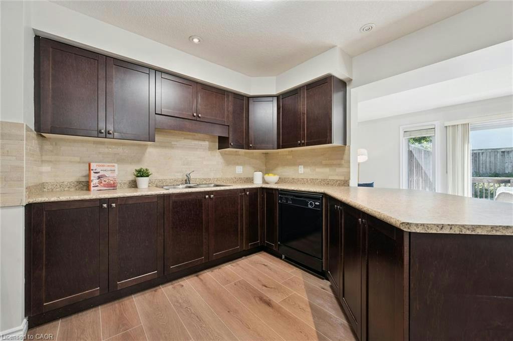 24-555 Chablis Drive, Waterloo, ON, N2T 2Y1 - 9