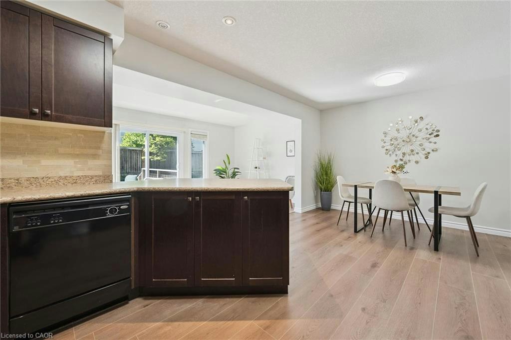 24-555 Chablis Drive, Waterloo, ON, N2T 2Y1 - 11