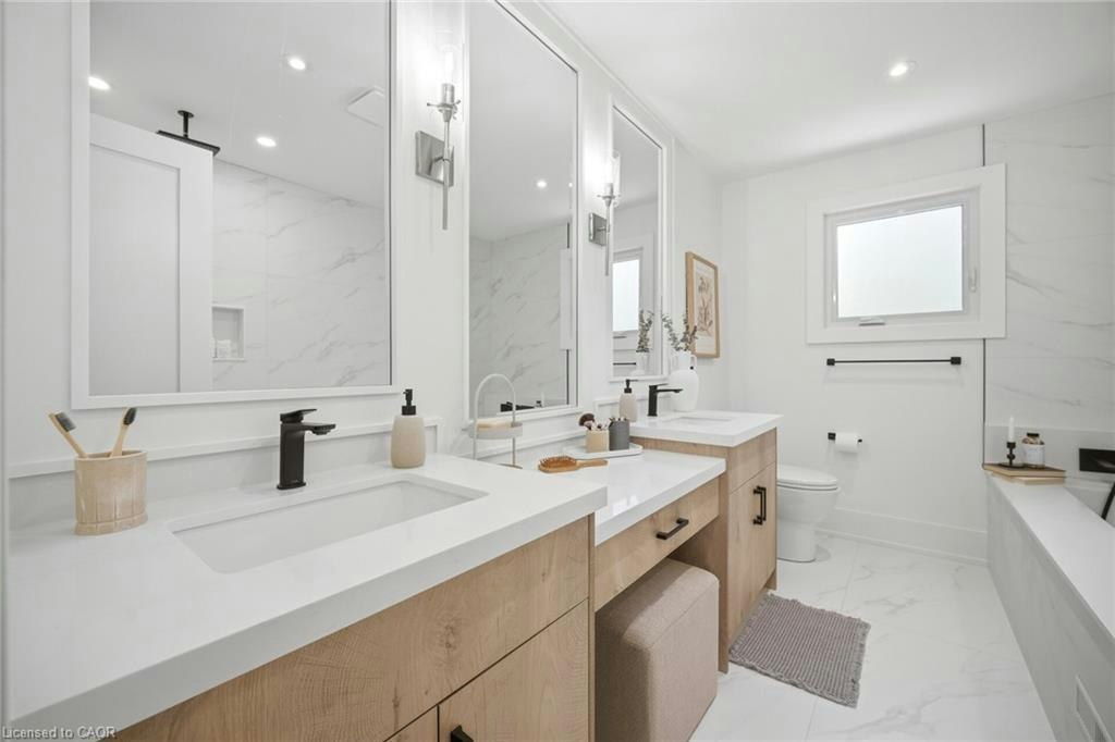 1379 Christina Court, Burlington, ON, L7P 2V8 - 24