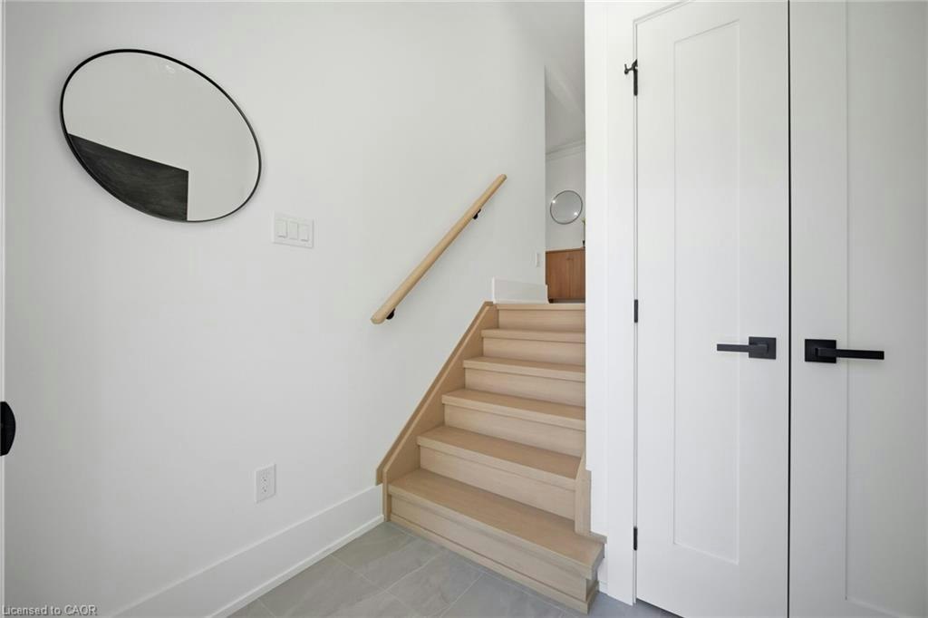 1379 Christina Court, Burlington, ON, L7P 2V8 - 3
