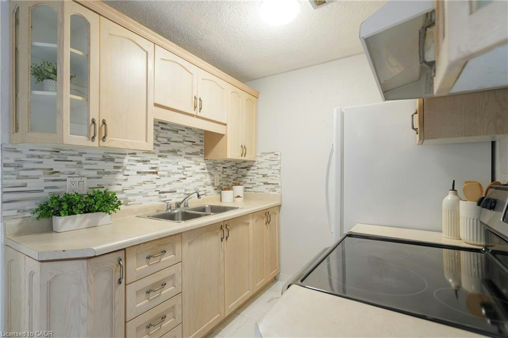 202-893 Concession Street, Hamilton, ON, L8V 1E7 - 11
