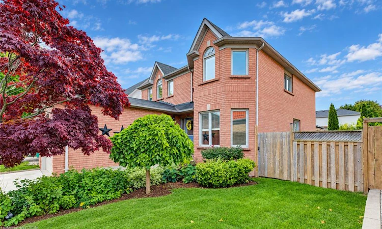 11 Peregrine Crescent