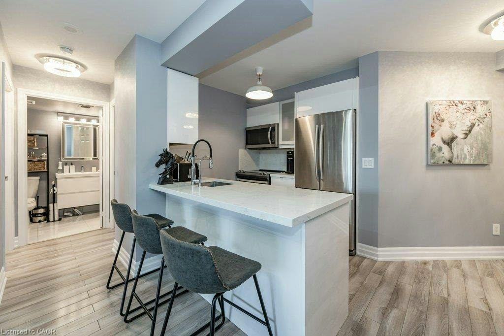 209-2391 Central Park Drive, Oakville, ON, L6H 0E4