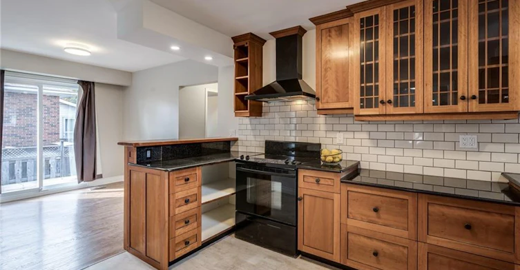 116 Mohawk Road W, Hamilton, ON, L9C 1W1 - 11