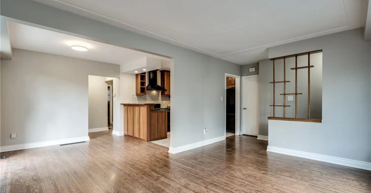 116 Mohawk Road W, Hamilton, ON, L9C 1W1 - 5