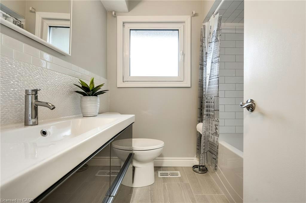 116 Mohawk Road W, Hamilton, ON, L9C 1W1 - 16