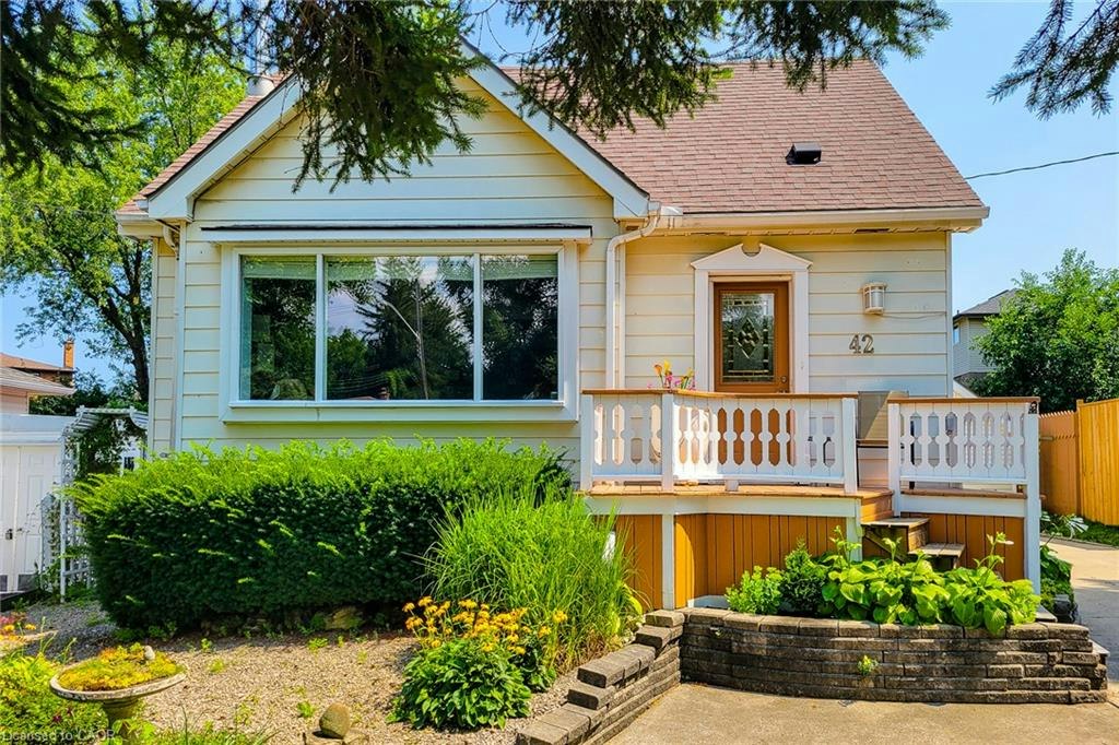 42 Lake Avenue N, Hamilton, ON, L8E 1L3