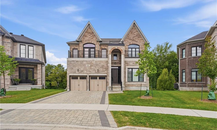 147 Ambrous Crescent