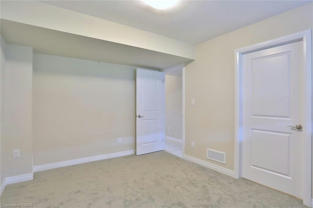 25 Sportsman Hill Street, Kitchener, ON, N2P 0J2 - 4