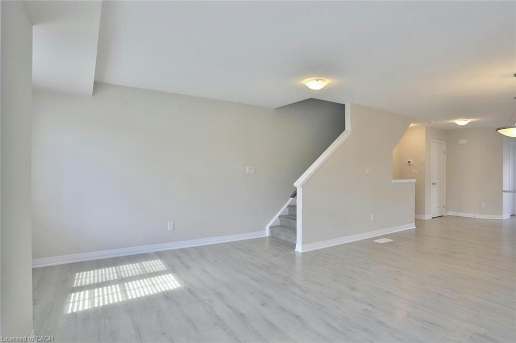 25 Sportsman Hill Street, Kitchener, ON, N2P 0J2 - 6