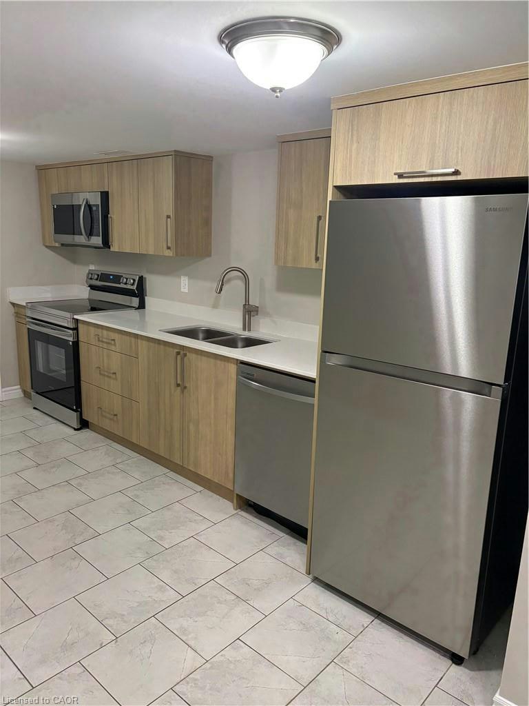 206 Dixon Street, Kitchener, ON, N2G 3E9 - 2