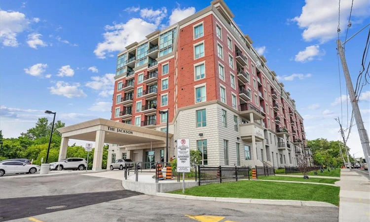 404-2750 King Street E