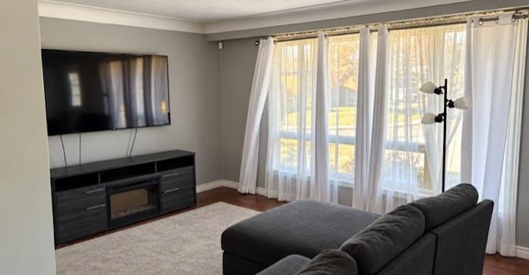 35 Bonaventure Drive, Hamilton, ON, L9C 4P4 - 2