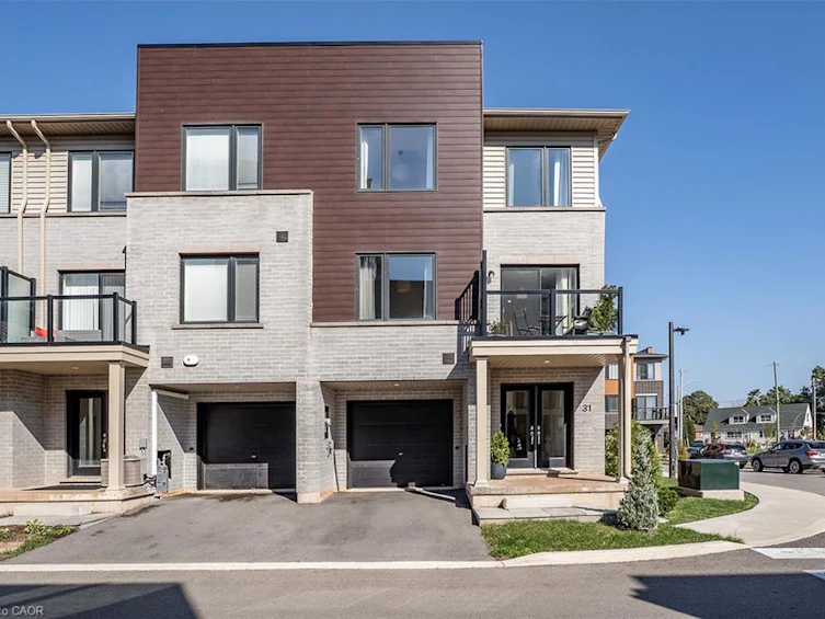 31 Dryden Lane, Hamilton, ON, N8H 1N4 - 2