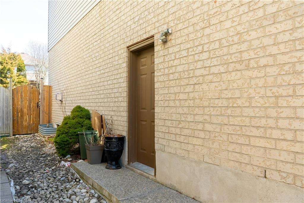 845 Brandenburg Boulevard, Waterloo, ON, N2T 2X5 - 2