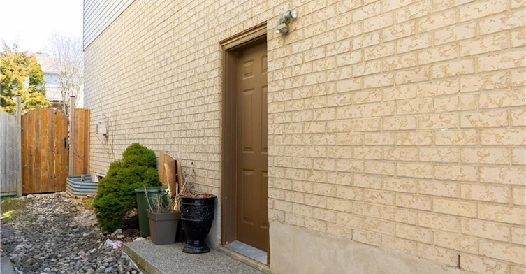 845 Brandenburg Boulevard, Waterloo, ON, N2T 2X5 - 2
