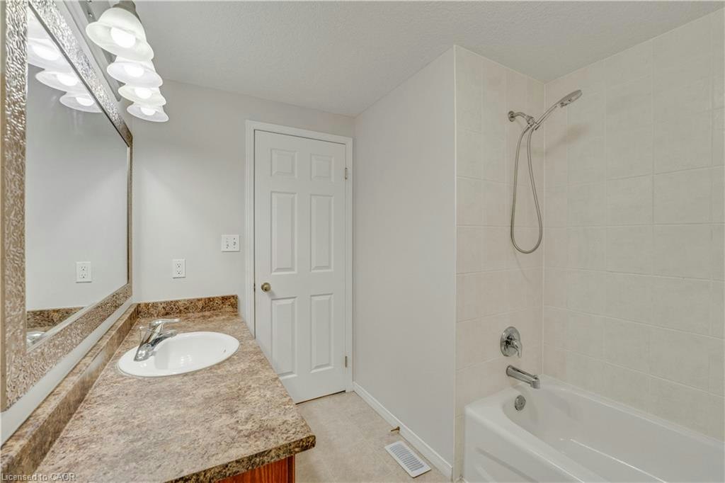 565 Wild Iris Avenue, Waterloo, ON, N2V 2X5 - 39