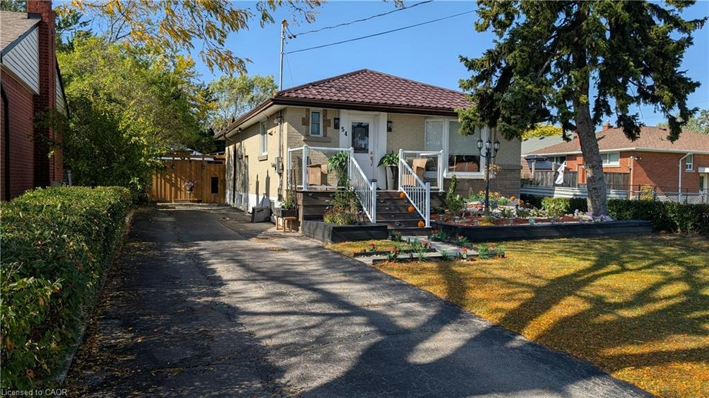 Lower-54 Winchester Boulevard, Hamilton, ON, L8T 2M8