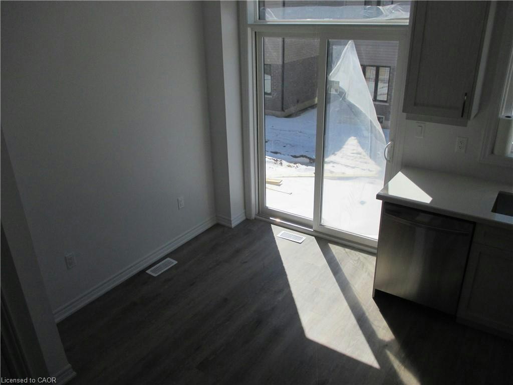 60-461 Blackburn Drive, Brantford, ON, N3T 0W9 - 5