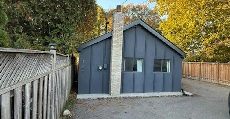 121 Paisley Boulevard E, Mississauga, ON, L5A 1P6
